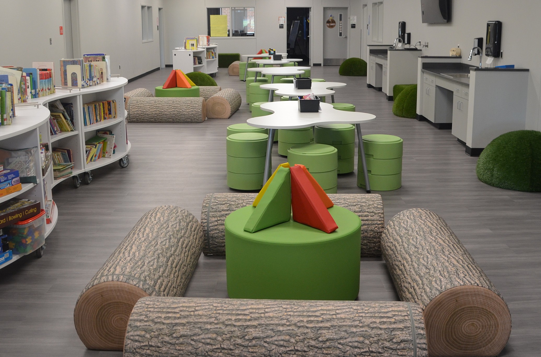 Bringing the outdoors in can do a lot for a learning space, and this room shows how far the idea can go.
